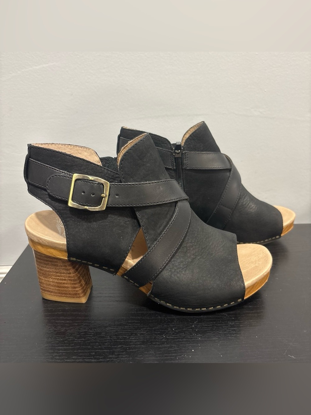 Dansko Black Arlene Leather Crisscross Open-Toe Clog block Heels Sz 39